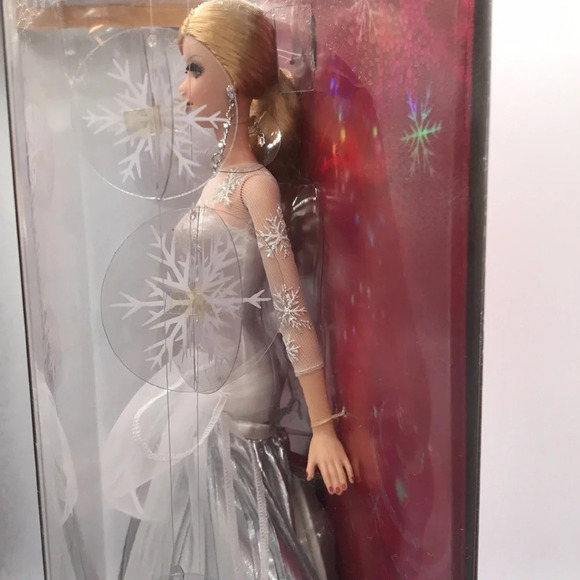 2008 20th Anniversary Holiday Barbie - Picture 5 of 12